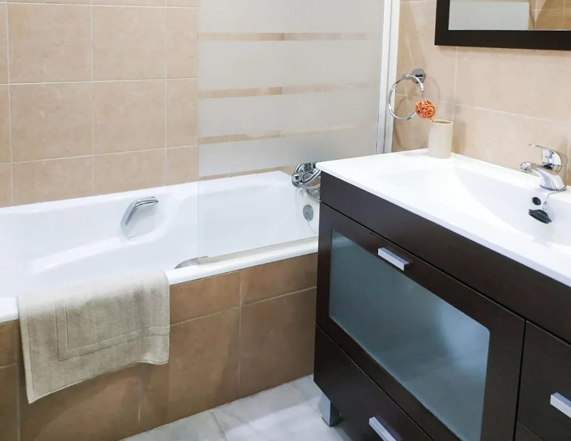 Homelystay-Benalmadena, Puerto Marina Apartment Benalmadena